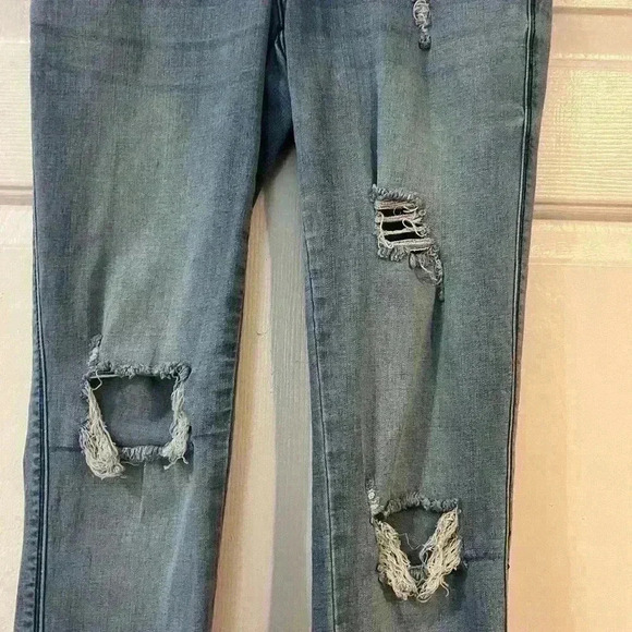 KanCan Distressed Light Stretchy Denim - Picture 4 of 4